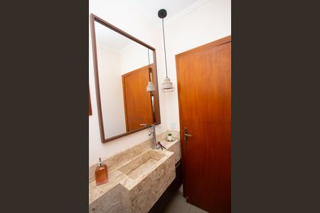 Casa à venda com 272m², 4 quartos e 2 vagas Casa à venda com 272m², 4 quartos e 2 vagasLavabo