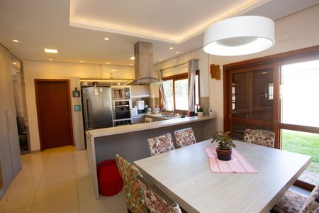 Casa à venda com 272m², 4 quartos e 2 vagas Casa à venda com 272m², 4 quartos e 2 vagasCozinha