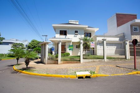 Casa à venda com 272m², 4 quartos e 2 vagas Casa à venda com 272m², 4 quartos e 2 vagasVista da Rua