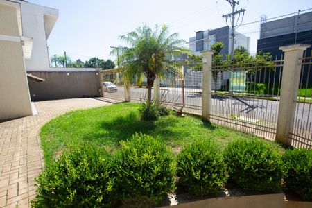 Casa à venda com 272m², 4 quartos e 2 vagas Casa à venda com 272m², 4 quartos e 2 vagasQuintal