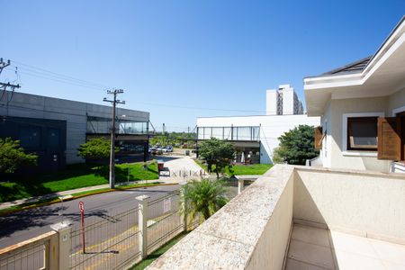 Casa à venda com 272m², 4 quartos e 2 vagas Casa à venda com 272m², 4 quartos e 2 vagasQuintal