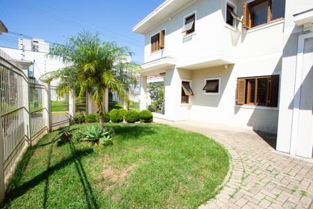 Casa à venda com 272m², 4 quartos e 2 vagas Casa à venda com 272m², 4 quartos e 2 vagasQuintal