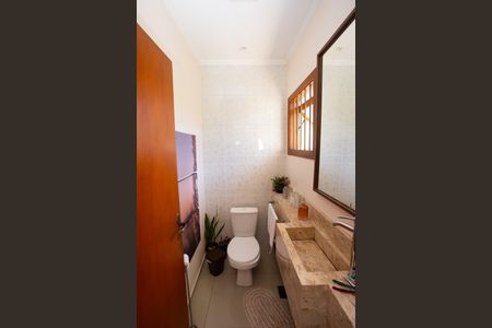 Casa à venda com 272m², 4 quartos e 2 vagas Casa à venda com 272m², 4 quartos e 2 vagasLavabo