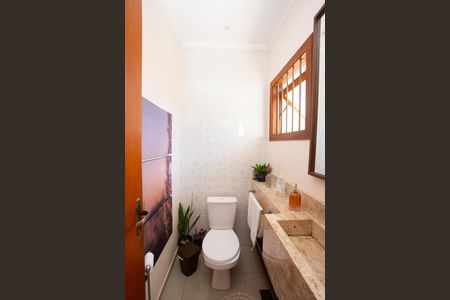 Casa à venda com 272m², 4 quartos e 2 vagas Casa à venda com 272m², 4 quartos e 2 vagasLavabo