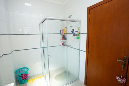 Casa à venda com 272m², 4 quartos e 2 vagas Casa à venda com 272m², 4 quartos e 2 vagasBanheiro