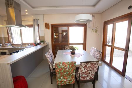 Casa à venda com 272m², 4 quartos e 2 vagas Casa à venda com 272m², 4 quartos e 2 vagasCozinha