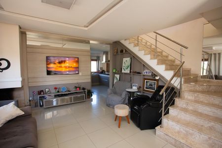 Casa à venda com 272m², 4 quartos e 2 vagas Casa à venda com 272m², 4 quartos e 2 vagasSala