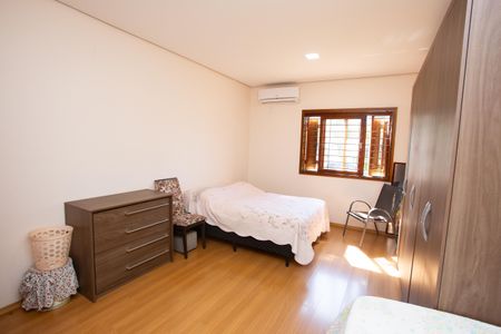 Casa à venda com 272m², 4 quartos e 2 vagas Casa à venda com 272m², 4 quartos e 2 vagasQuarto 1