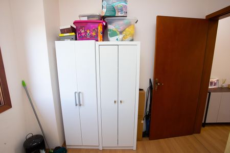 Casa à venda com 272m², 4 quartos e 2 vagas Casa à venda com 272m², 4 quartos e 2 vagasCloset do quarto 4