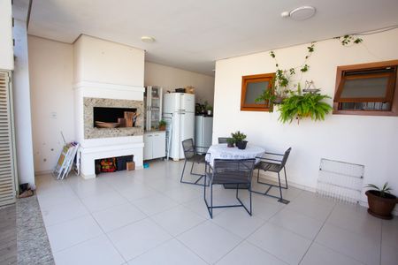 Casa à venda com 272m², 4 quartos e 2 vagas Casa à venda com 272m², 4 quartos e 2 vagasÁrea Externa