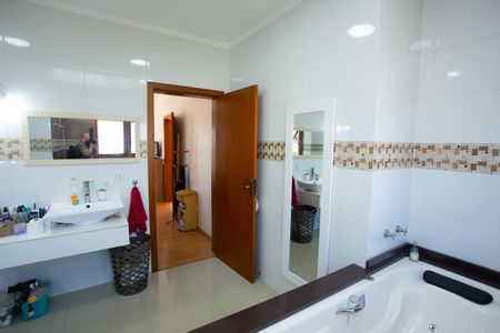 Casa à venda com 272m², 4 quartos e 2 vagas Casa à venda com 272m², 4 quartos e 2 vagasBanheiro do Quarto 2