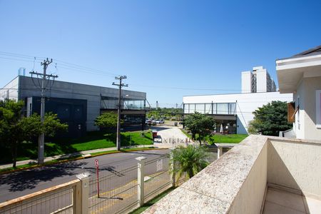 Casa à venda com 272m², 4 quartos e 2 vagas Casa à venda com 272m², 4 quartos e 2 vagasQuintal