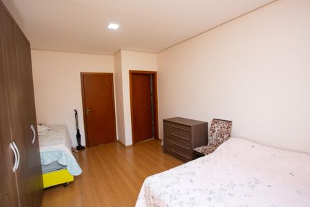 Casa à venda com 272m², 4 quartos e 2 vagas Casa à venda com 272m², 4 quartos e 2 vagasQuarto 1