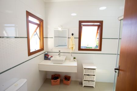 Casa à venda com 272m², 4 quartos e 2 vagas Casa à venda com 272m², 4 quartos e 2 vagasBanheiro