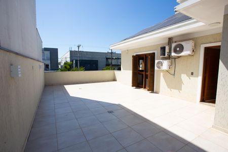 Casa à venda com 272m², 4 quartos e 2 vagas Casa à venda com 272m², 4 quartos e 2 vagasQuintal