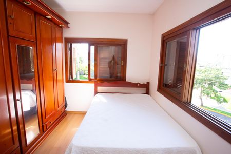 Casa à venda com 272m², 4 quartos e 2 vagas Casa à venda com 272m², 4 quartos e 2 vagasQuarto 3