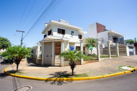 Casa à venda com 272m², 4 quartos e 2 vagas Casa à venda com 272m², 4 quartos e 2 vagasVista da Rua