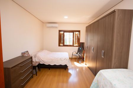 Casa à venda com 272m², 4 quartos e 2 vagas Casa à venda com 272m², 4 quartos e 2 vagasQuarto 1