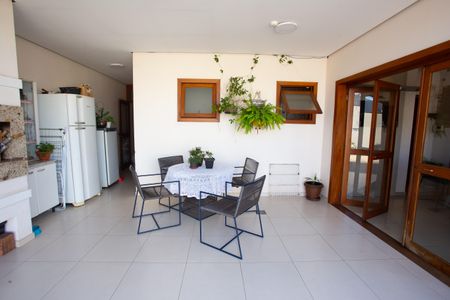 Casa à venda com 272m², 4 quartos e 2 vagas Casa à venda com 272m², 4 quartos e 2 vagasÁrea Externa