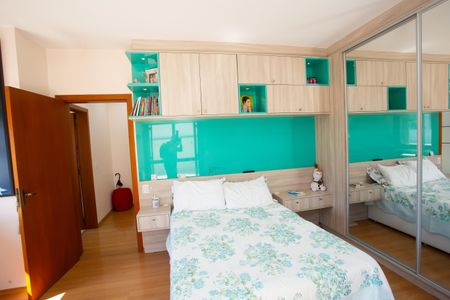 Casa à venda com 272m², 4 quartos e 2 vagas Casa à venda com 272m², 4 quartos e 2 vagasQuarto 4