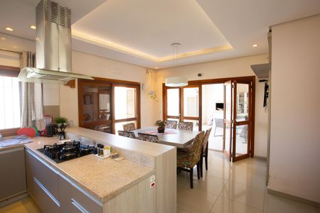 Casa à venda com 272m², 4 quartos e 2 vagas Casa à venda com 272m², 4 quartos e 2 vagasCozinha