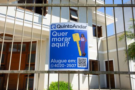 Casa à venda com 272m², 4 quartos e 2 vagas Casa à venda com 272m², 4 quartos e 2 vagasPlaca