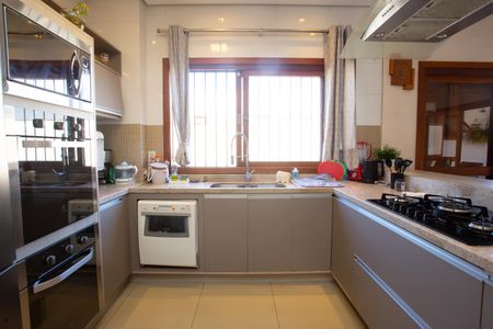 Casa à venda com 272m², 4 quartos e 2 vagas Casa à venda com 272m², 4 quartos e 2 vagasCozinha