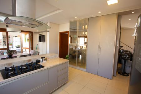 Casa à venda com 272m², 4 quartos e 2 vagas Casa à venda com 272m², 4 quartos e 2 vagasCozinha