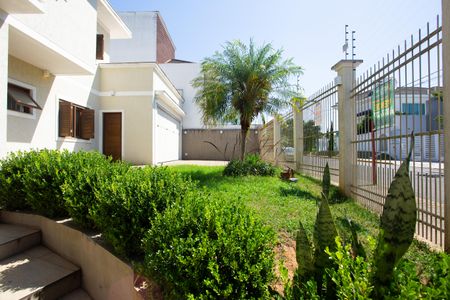 Casa à venda com 272m², 4 quartos e 2 vagas Casa à venda com 272m², 4 quartos e 2 vagasQuintal