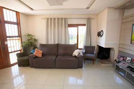 Casa à venda com 272m², 4 quartos e 2 vagas Casa à venda com 272m², 4 quartos e 2 vagasSala