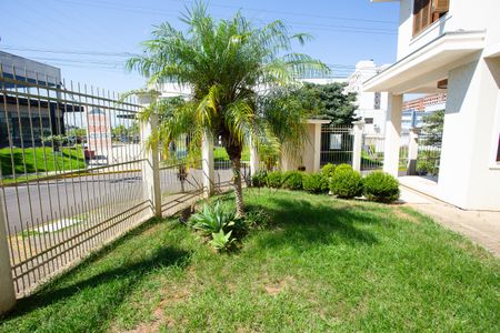 Casa à venda com 272m², 4 quartos e 2 vagas Casa à venda com 272m², 4 quartos e 2 vagasQuintal