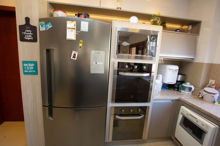 Casa à venda com 272m², 4 quartos e 2 vagas Casa à venda com 272m², 4 quartos e 2 vagasCozinha