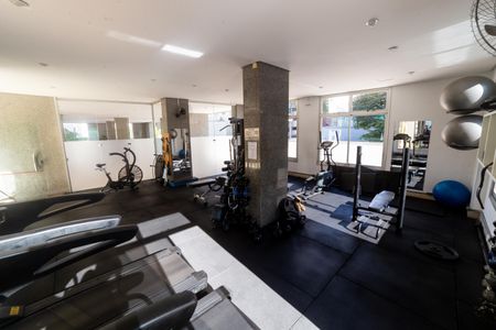 Apartamento à venda com 189m², 3 quartos e 3 vagas Apartamento à venda com 189m², 3 quartos e 3 vagasÁrea comum - Academia