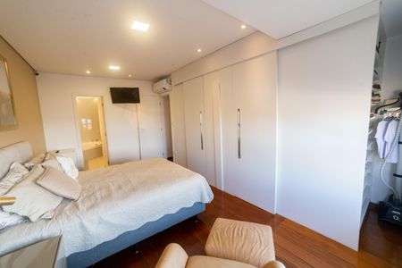 Apartamento à venda com 189m², 3 quartos e 3 vagas Apartamento à venda com 189m², 3 quartos e 3 vagasSuíte