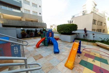 Apartamento à venda com 189m², 3 quartos e 3 vagas Apartamento à venda com 189m², 3 quartos e 3 vagasÁrea comum - Playground