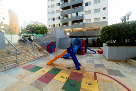 Apartamento à venda com 189m², 3 quartos e 3 vagas Apartamento à venda com 189m², 3 quartos e 3 vagasÁrea comum - Playground