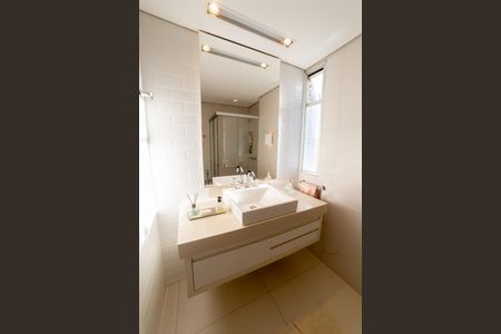 Apartamento à venda com 189m², 3 quartos e 3 vagas Apartamento à venda com 189m², 3 quartos e 3 vagasBanheiro