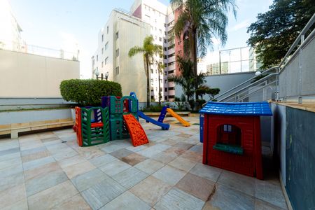 Apartamento à venda com 189m², 3 quartos e 3 vagas Apartamento à venda com 189m², 3 quartos e 3 vagasÁrea comum - Playground