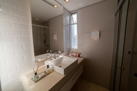 Apartamento à venda com 189m², 3 quartos e 3 vagas Apartamento à venda com 189m², 3 quartos e 3 vagasBanheiro