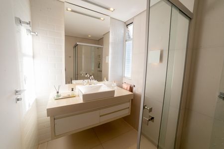 Apartamento à venda com 189m², 3 quartos e 3 vagas Apartamento à venda com 189m², 3 quartos e 3 vagasBanheiro