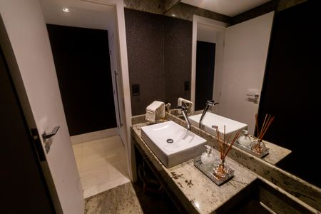 Apartamento à venda com 189m², 3 quartos e 3 vagas Apartamento à venda com 189m², 3 quartos e 3 vagasLavabo