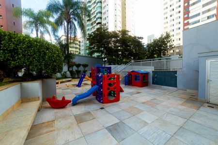 Apartamento à venda com 189m², 3 quartos e 3 vagas Apartamento à venda com 189m², 3 quartos e 3 vagasÁrea comum - Playground