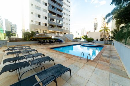 Apartamento à venda com 189m², 3 quartos e 3 vagas Apartamento à venda com 189m², 3 quartos e 3 vagasÁrea comum - Piscina