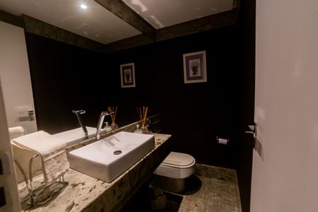 Apartamento à venda com 189m², 3 quartos e 3 vagas Apartamento à venda com 189m², 3 quartos e 3 vagasLavabo