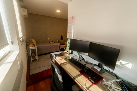 Apartamento à venda com 189m², 3 quartos e 3 vagas Apartamento à venda com 189m², 3 quartos e 3 vagasQuarto 2