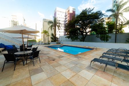 Apartamento à venda com 189m², 3 quartos e 3 vagas Apartamento à venda com 189m², 3 quartos e 3 vagasÁrea comum - Piscina