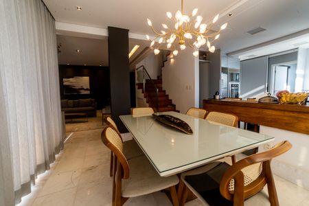 Apartamento à venda com 189m², 3 quartos e 3 vagas Apartamento à venda com 189m², 3 quartos e 3 vagasSala de Jantar