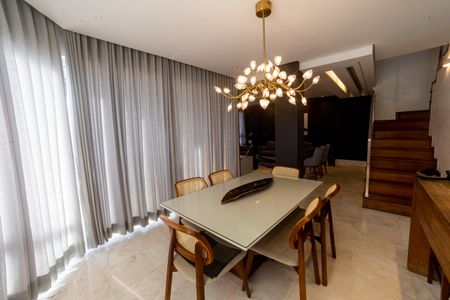 Apartamento à venda com 189m², 3 quartos e 3 vagas Apartamento à venda com 189m², 3 quartos e 3 vagasSala de Jantar