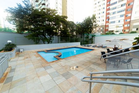 Apartamento à venda com 189m², 3 quartos e 3 vagas Apartamento à venda com 189m², 3 quartos e 3 vagasÁrea comum - Piscina