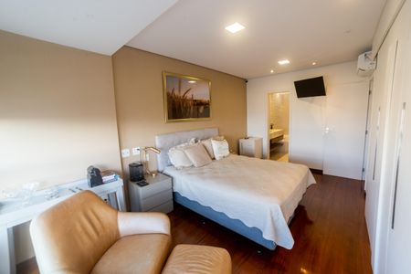 Apartamento à venda com 189m², 3 quartos e 3 vagas Apartamento à venda com 189m², 3 quartos e 3 vagasSuíte